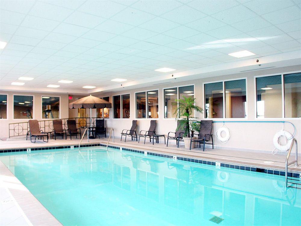 Holiday Inn Express Hotel & Suites Гринвуд Экстерьер фото