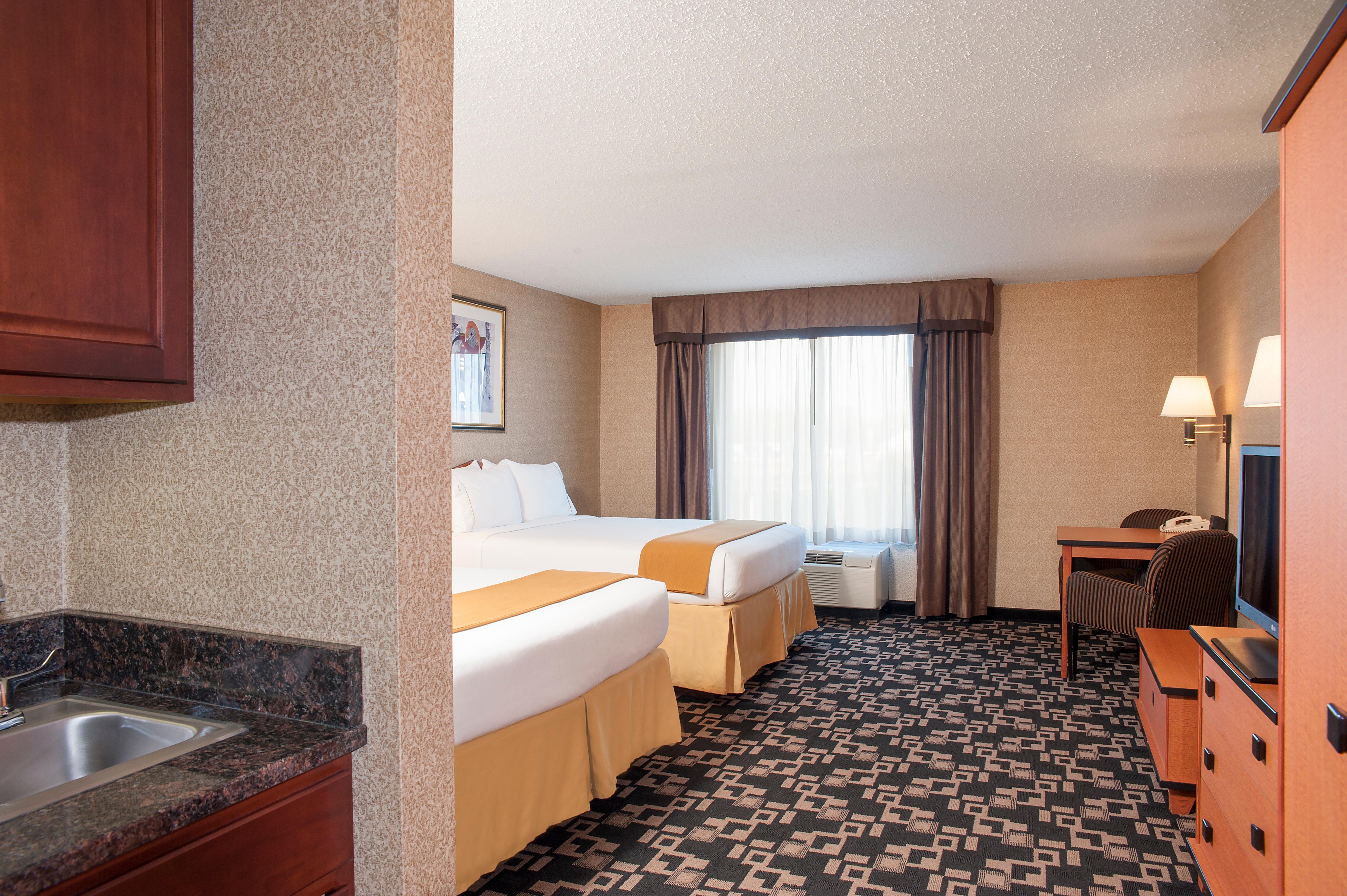 Holiday Inn Express Hotel & Suites Гринвуд Экстерьер фото