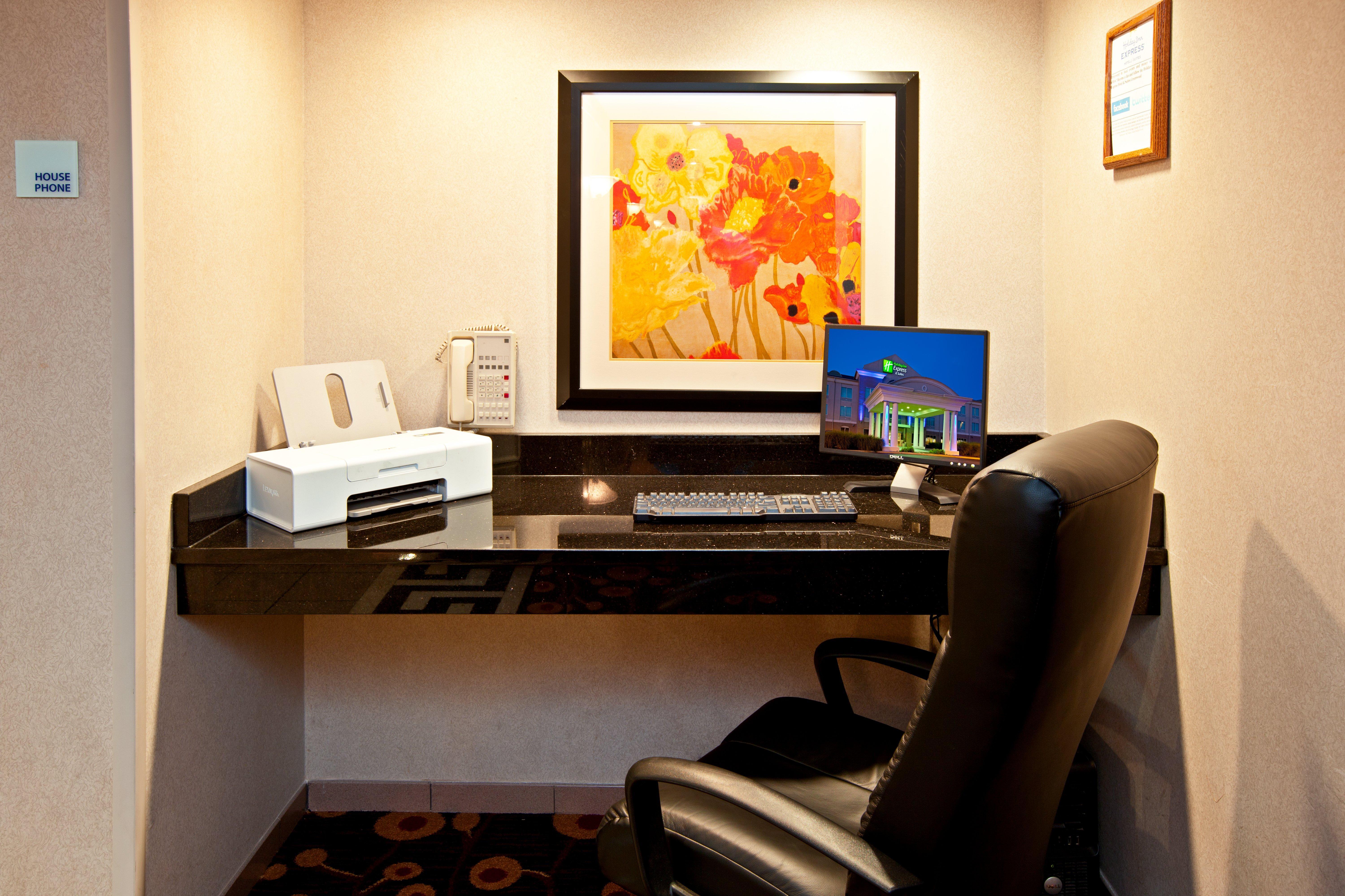 Holiday Inn Express Hotel & Suites Гринвуд Номер фото