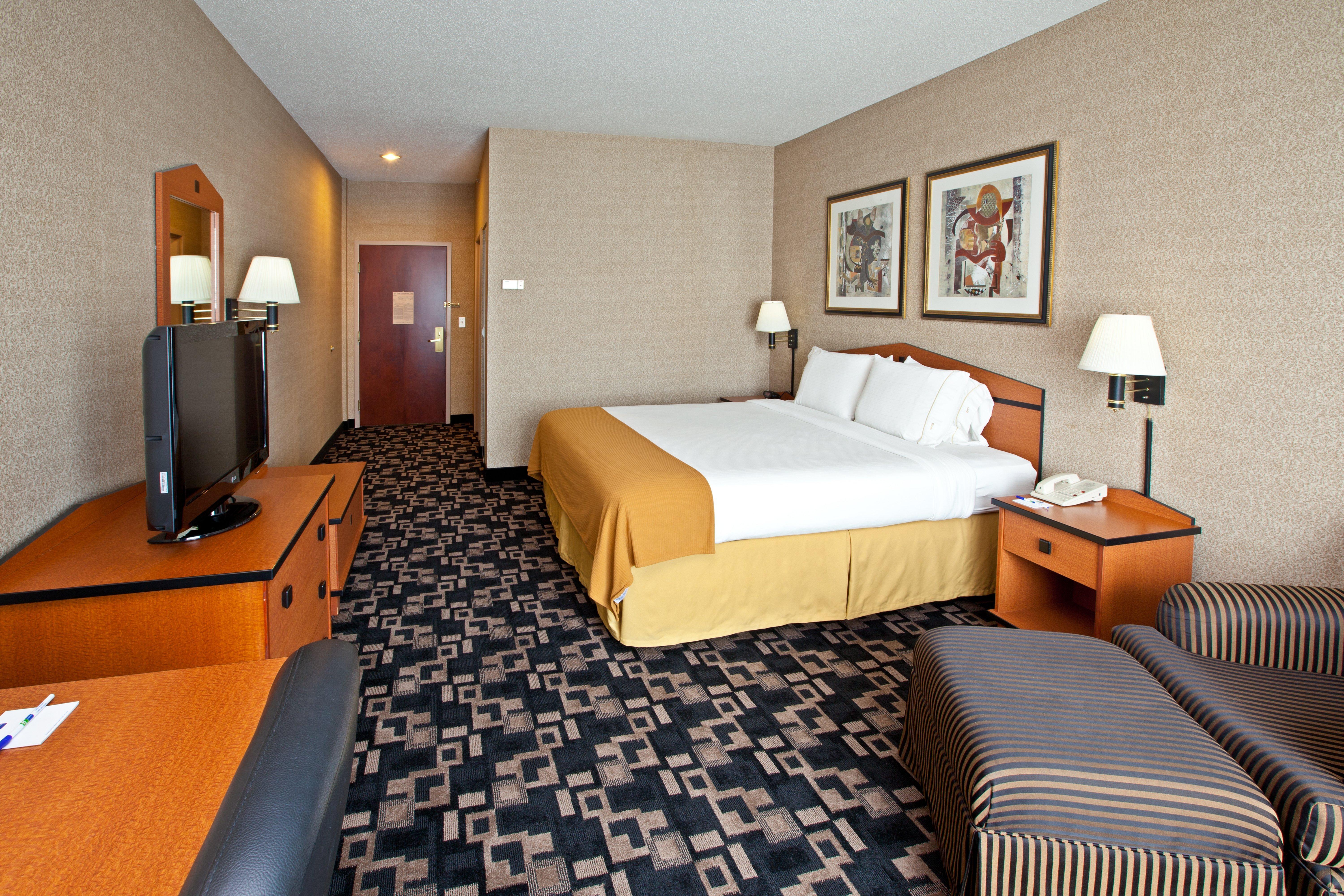 Holiday Inn Express Hotel & Suites Гринвуд Номер фото