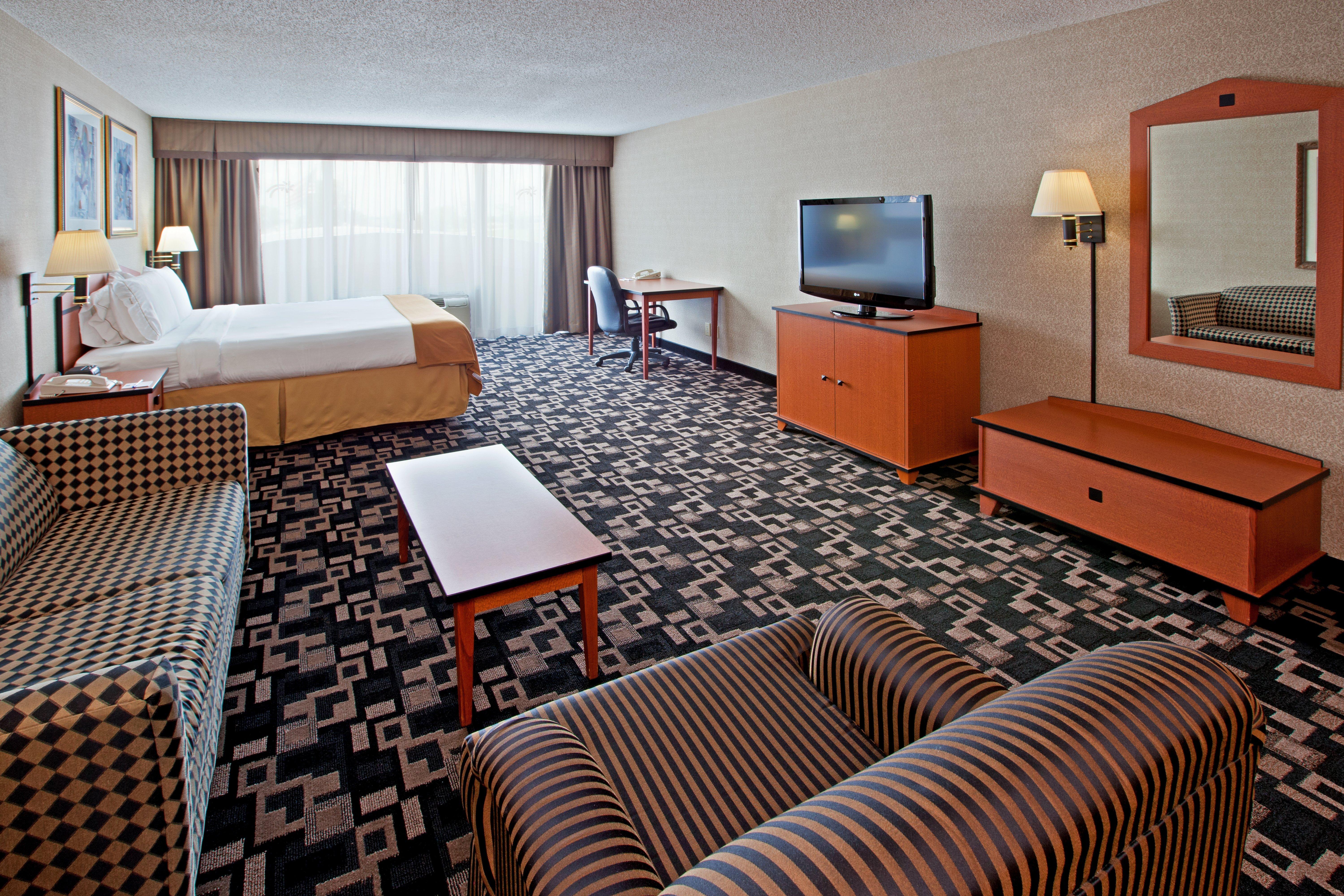 Holiday Inn Express Hotel & Suites Гринвуд Экстерьер фото