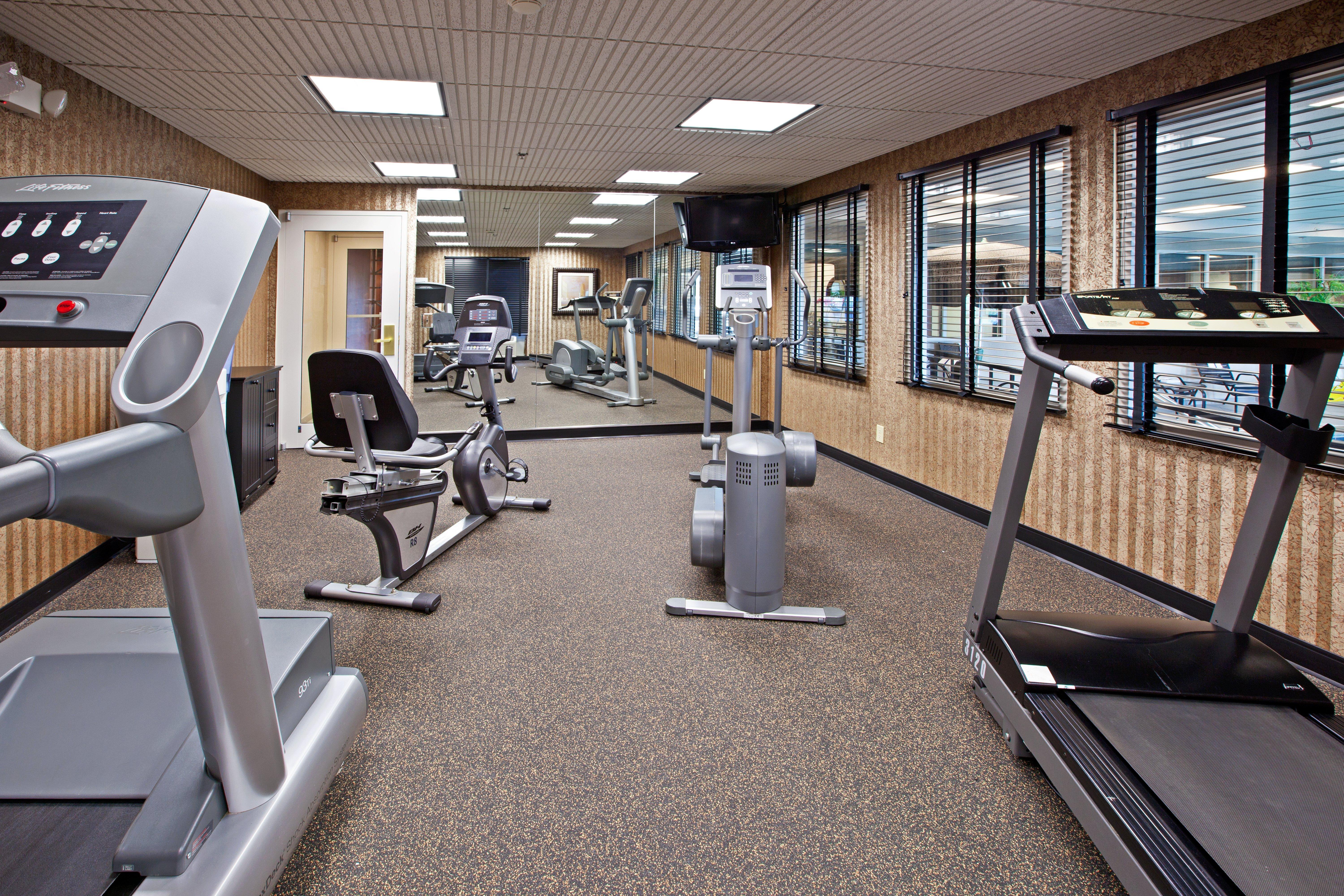 Holiday Inn Express Hotel & Suites Гринвуд Удобства фото