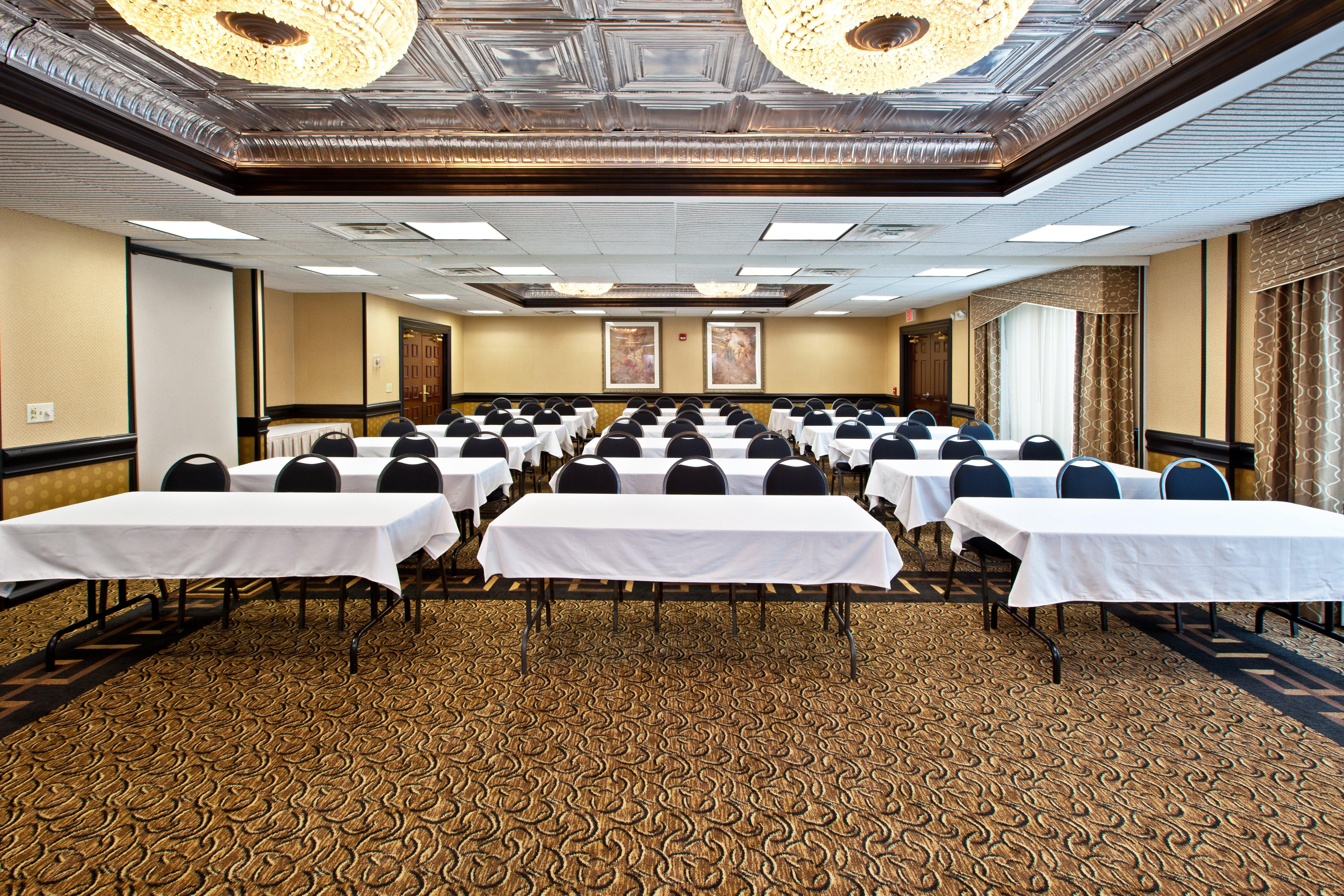 Holiday Inn Express Hotel & Suites Гринвуд Удобства фото