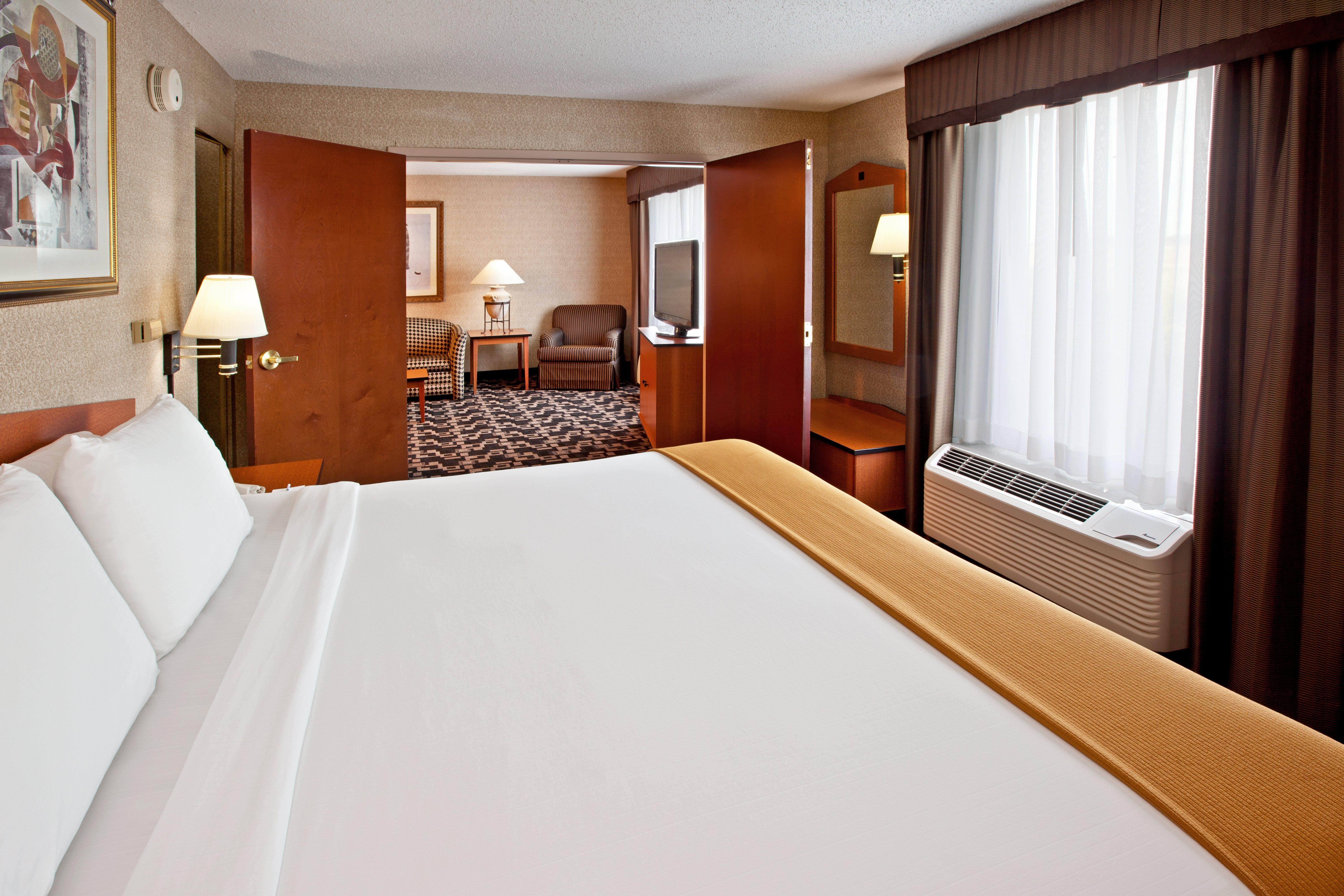Holiday Inn Express Hotel & Suites Гринвуд Номер фото