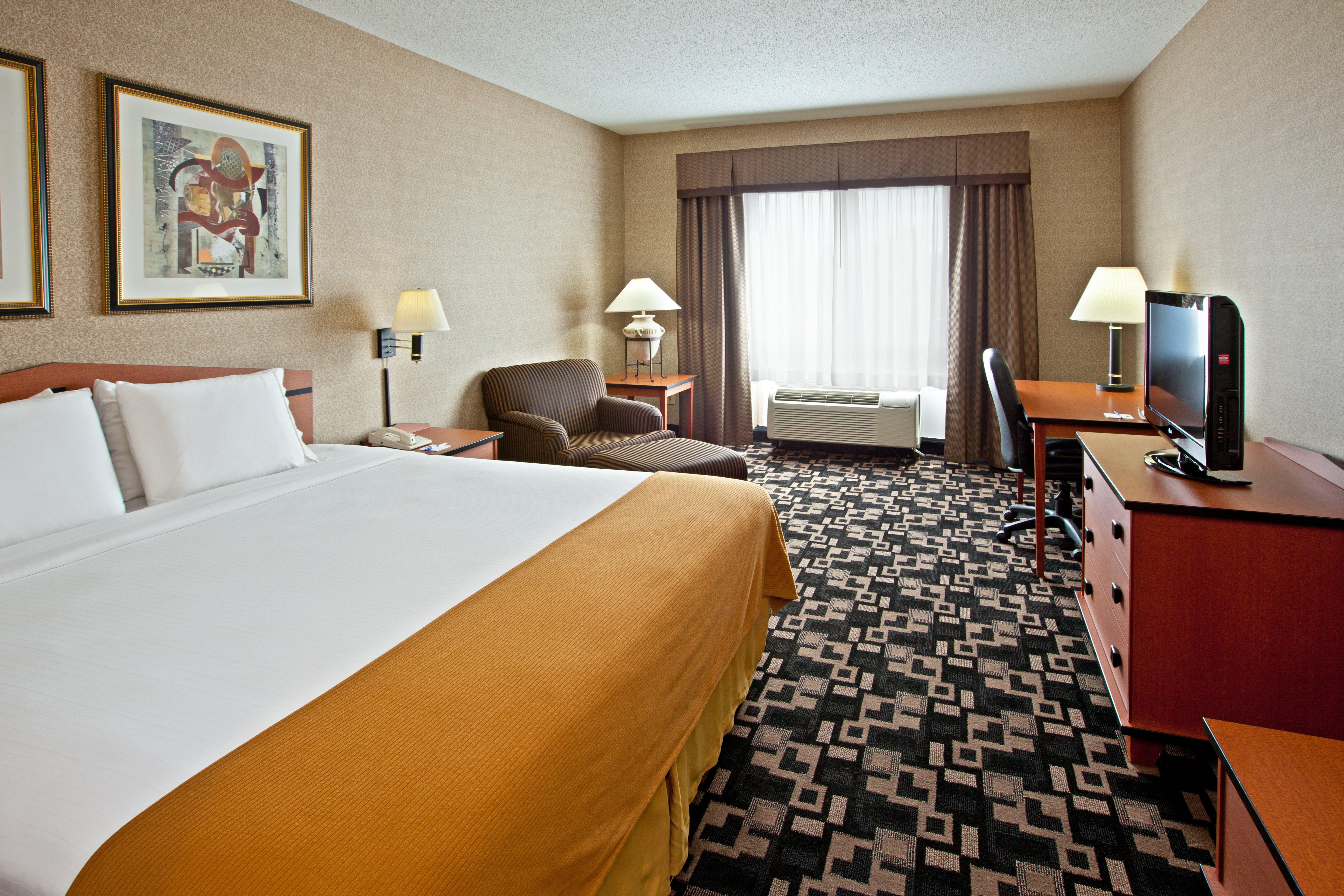 Holiday Inn Express Hotel & Suites Гринвуд Номер фото